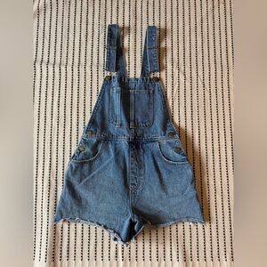 NWOT Rollas Mirage Medium Wash Shortalls 26